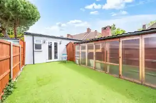 59 Flaxley Road, photo 3