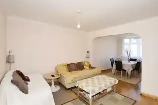 59 Longley Avenue, photo 4