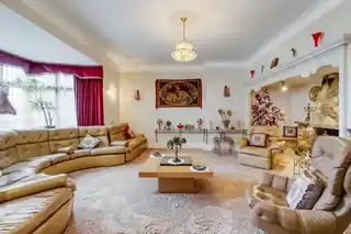59 Lyonsdown Avenue, photo 2