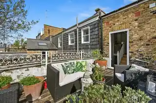 59 Masbro Road, photo 3
