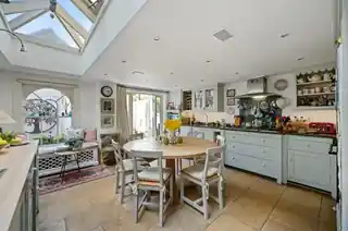 59 Masbro Road, photo 2