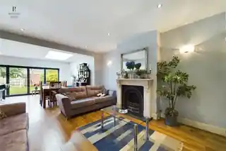 59 Montagu Gardens, photo 2