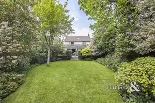 59 Parkhurst Road, photo 2