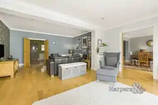 59 Parkhurst Road, photo 4