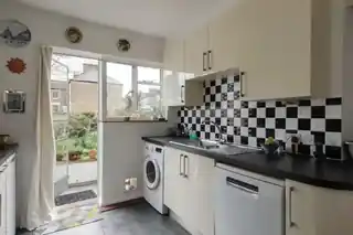 59 Pepys Road, photo 3