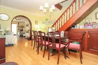 59 Red Lion Road, photo 3