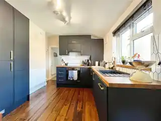 5B Perry Hill, photo 3