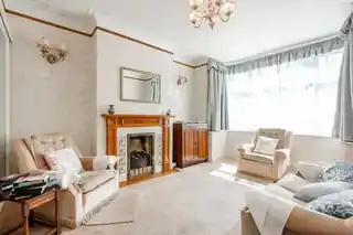 6 Annsworthy Avenue, photo 2