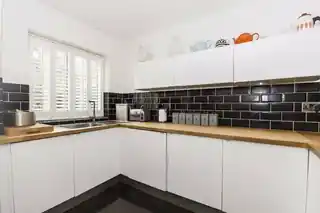 6 Beaumont Close, photo 4