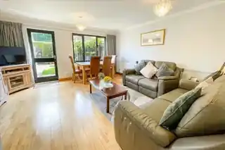 6 Brookside Close, photo 4