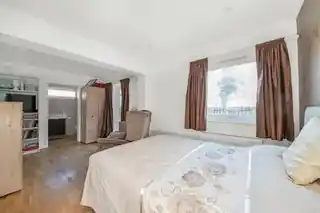6 Burrow Walk, photo 4