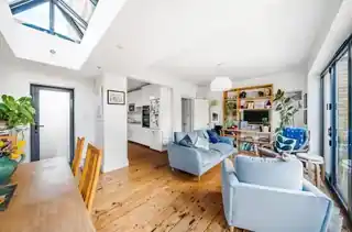 6 Canbury Avenue, photo 4