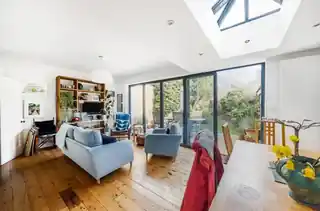 6 Canbury Avenue, photo 3