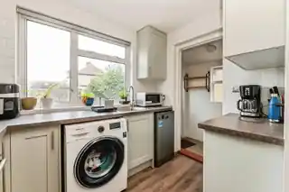 6 Cedarcroft Road, photo 2