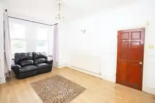 6 Chesterford Road, photo 2