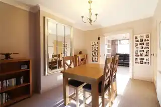 6 Colyers Lane, photo 3