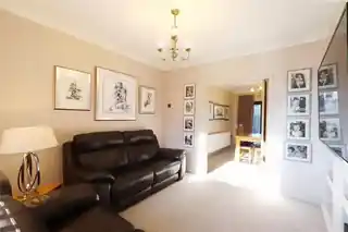 6 Colyers Lane, photo 2
