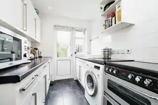 6 Conway Crescent, photo 4
