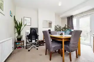 6 Conway Crescent, photo 3