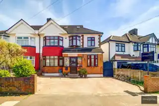 6 Couchmore Avenue, photo 4