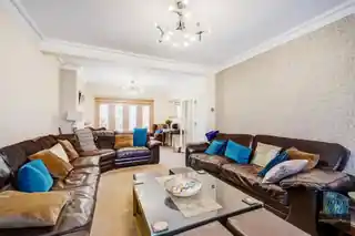 6 Couchmore Avenue, photo 2
