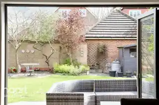 6 Dickens Way, photo 2