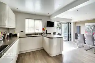 6 Dickens Way, photo 3