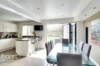 6 Dickens Way, photo 4