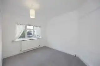 6 Dickensons Lane, photo 4