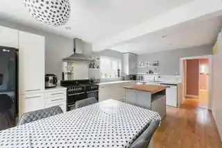 6 Donnington Road, photo 4