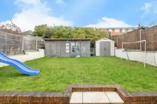 6 Donnington Road, photo 3