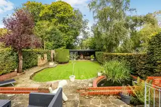6 Dower Avenue, photo 2