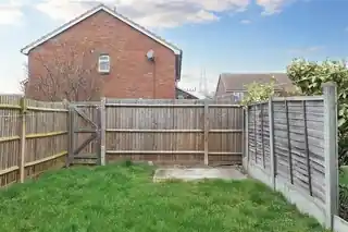 6 Dundonald Close, photo 3