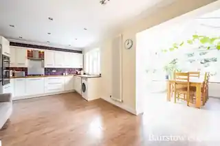 6 Dunster Close, photo 2