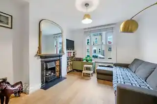 6 Enderby Street, photo 3