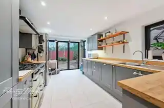 6 Enderby Street, photo 2