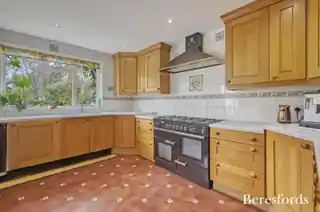 6 Engayne Gardens, photo 2