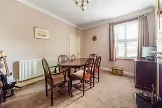 6 Furzeham Road, photo 4