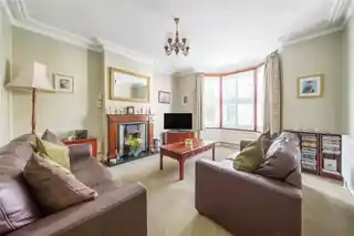 6 Furzeham Road, photo 2