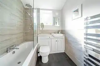 6 Furzeham Road, photo 3