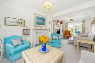 6 Garden Close, photo 3