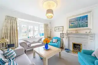 6 Garden Close, photo 2