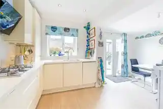 6 Garden Close, photo 4