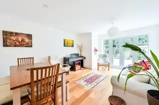 6 Golfside Close, photo 2