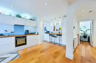 6 Golfside Close, photo 3