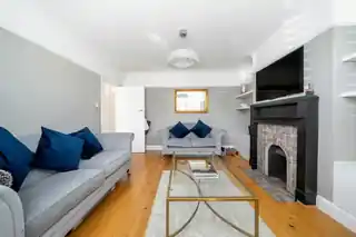 6 Grove Way, photo 3