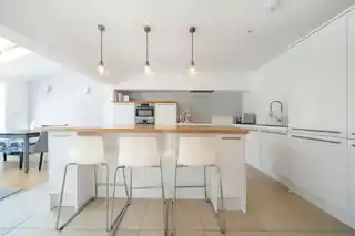 6 Grove Way, photo 4