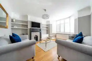 6 Grove Way, photo 2