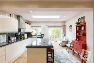 6 Holme Road, photo 2