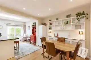 6 Holme Road, photo 3